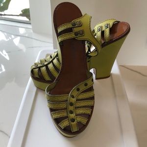 Marc Jacobs green strappy wedges 👠